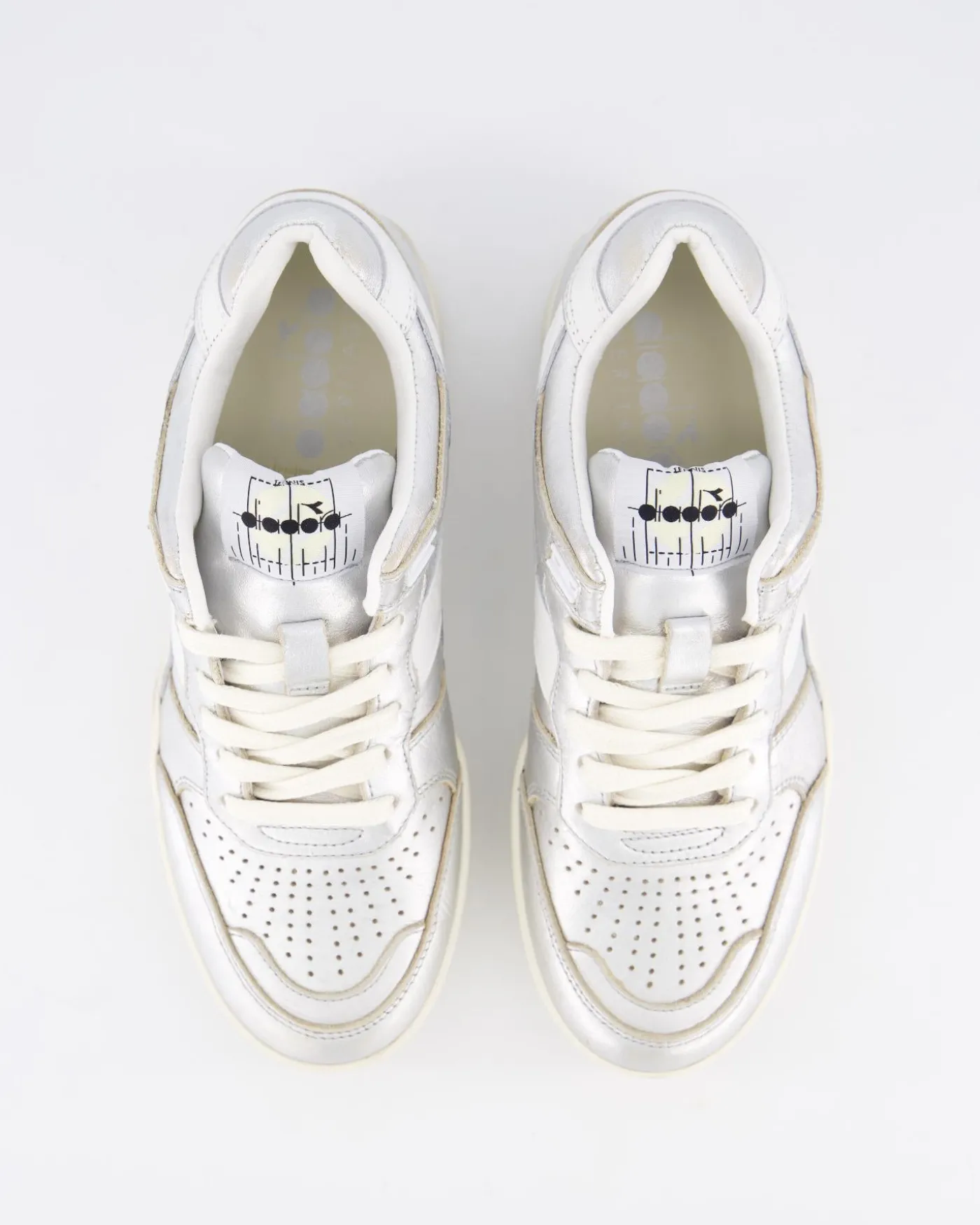 Dames B560 Metal Sneaker Zilver
