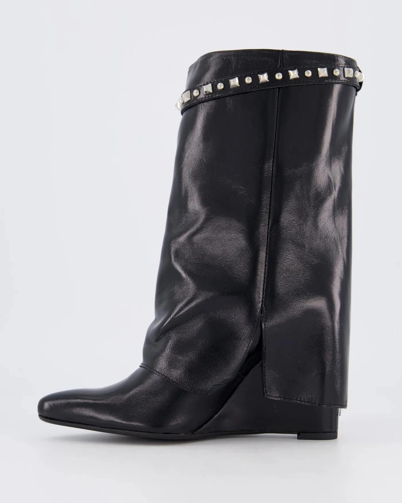 Dames Studded Shiny Leather Wedge