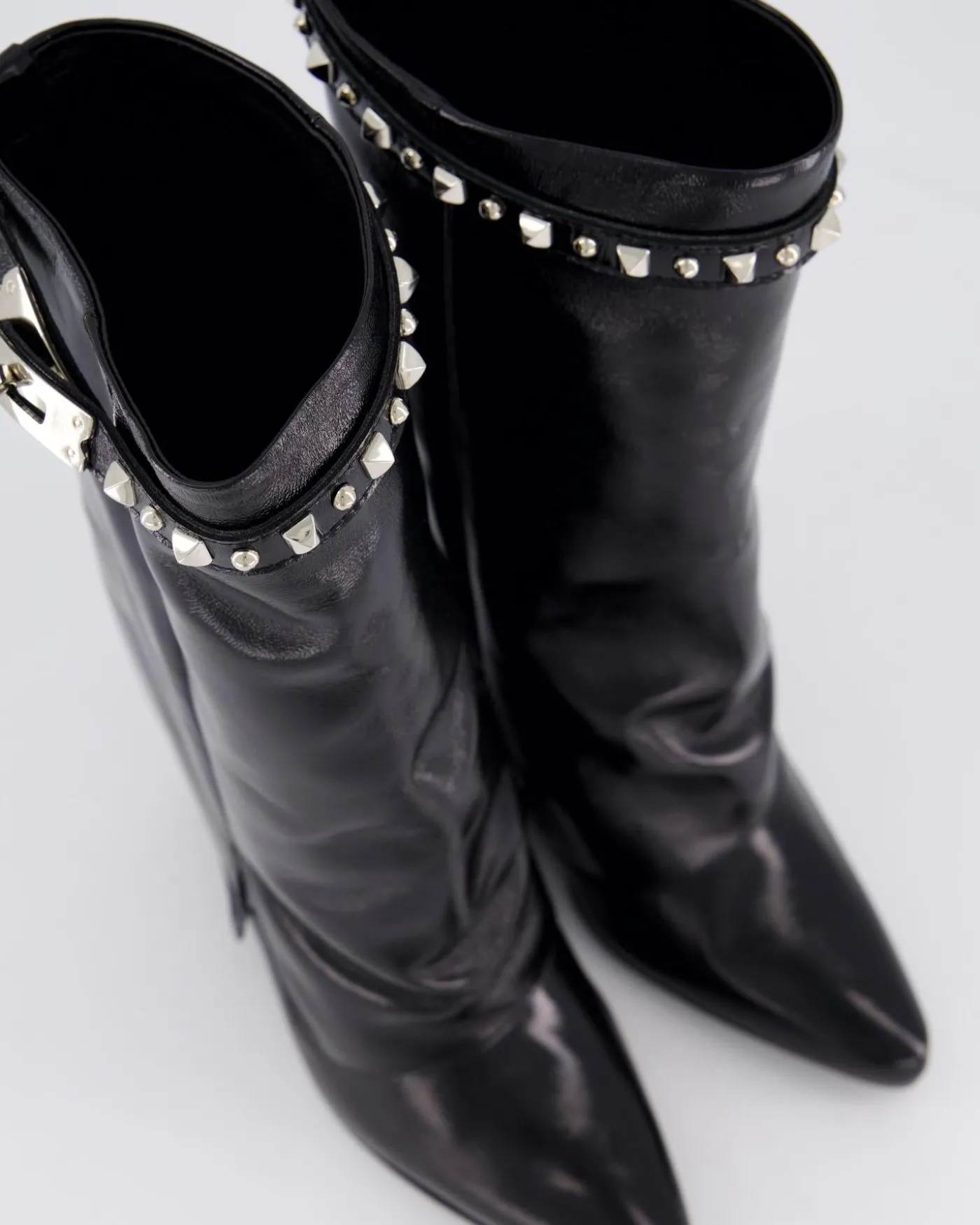 Dames Studded Shiny Leather Wedge