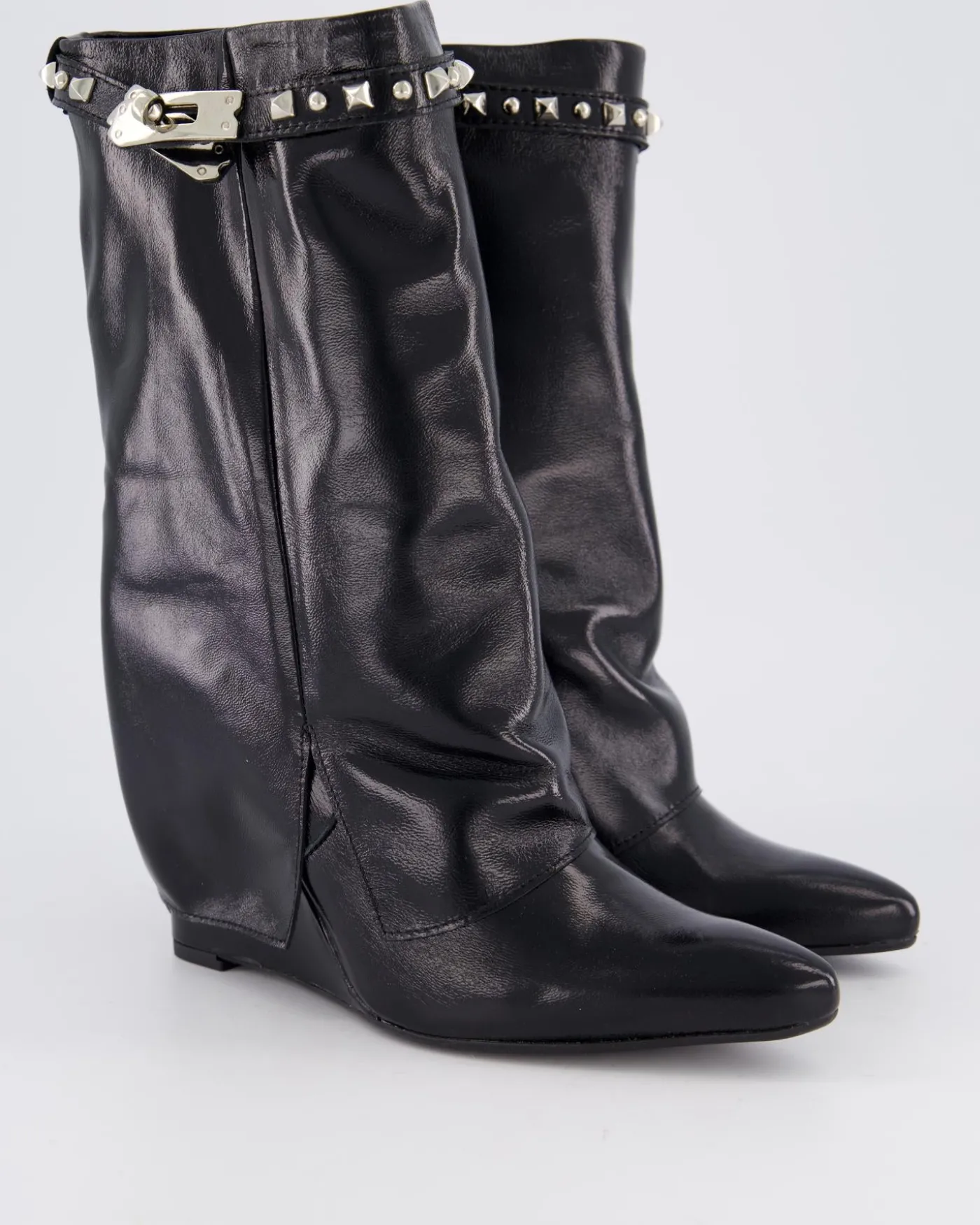 Dames Studded Shiny Leather Wedge