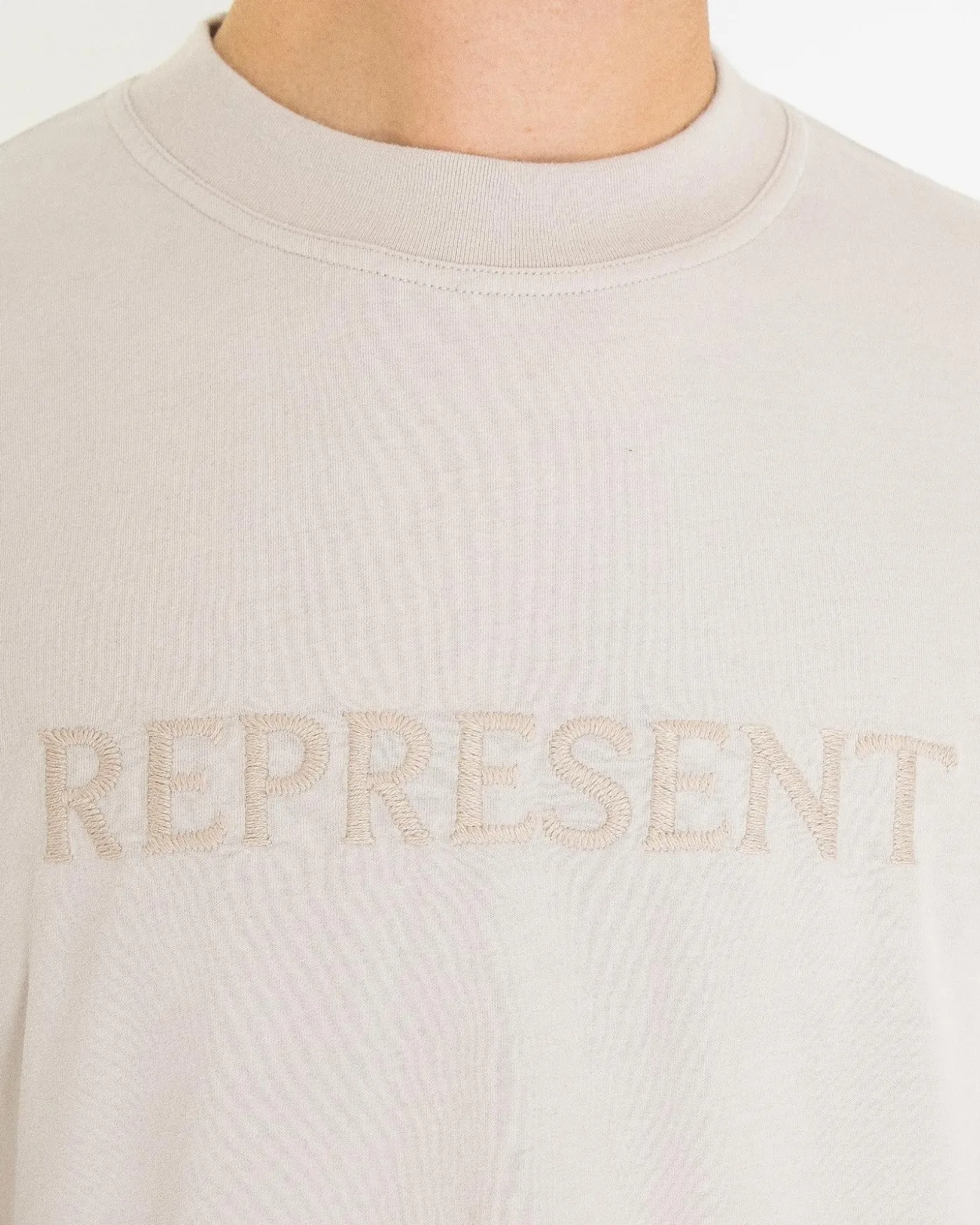 Heren Embroidered Serif TShirt Grijs